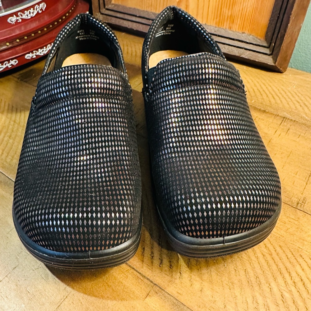 Glolily Black Metallic Textured Clogs Slip-On Medical Shoes Size 7.5